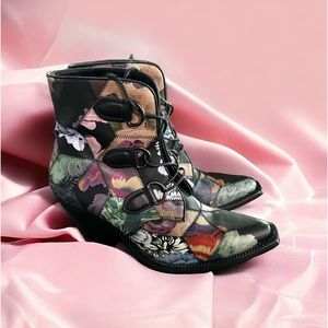 Coach Kaffe Fassett 1941 Tan MultiColor Leather Patchwork Boots